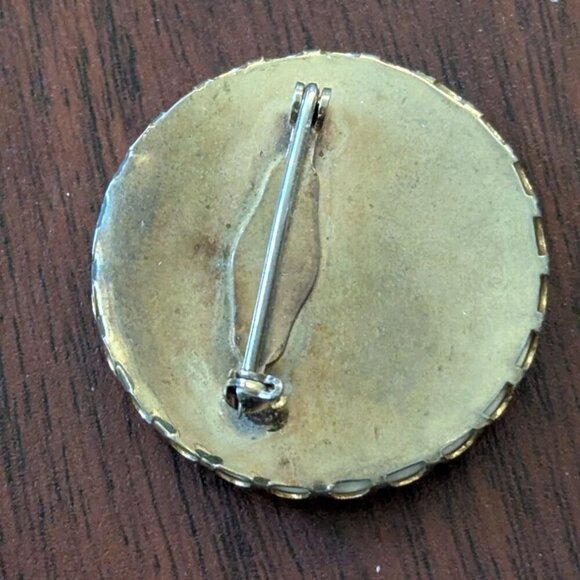 Vintage Hand-Painted Floral Enamel Pin Brooch With Dogwood Design & Gold-Tone Tr - Picture 3 of 6